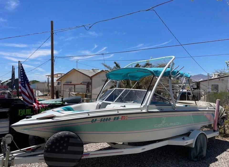 1989 Ski Centurion Falcon open bow