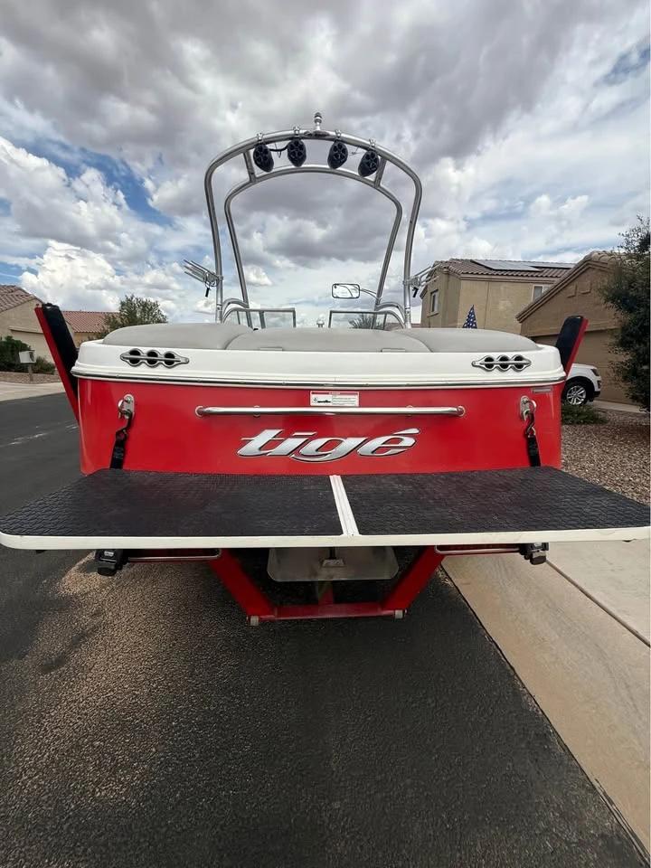 2007 Tige 20V wakeboard boat 20V
