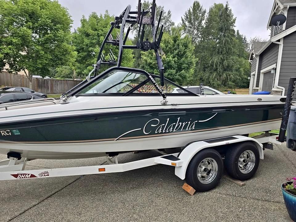 1999 Calabria Ski/ Wakeboard Boat