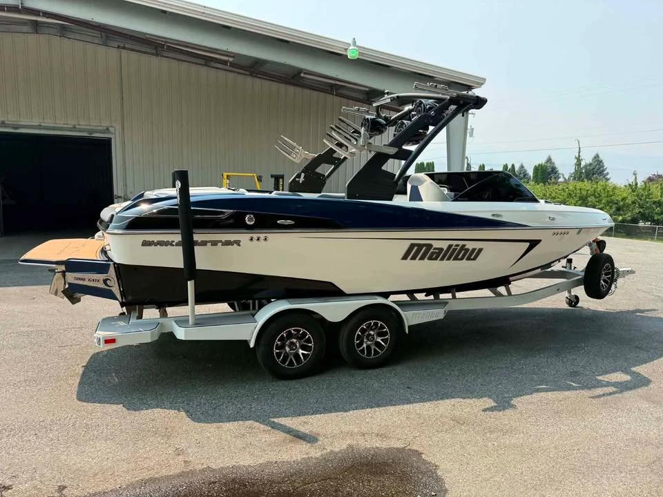 2017 Malibu wakesetter 23lsv
