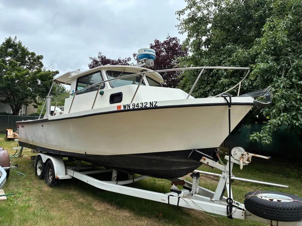 1991 Parker 25’ with newer Evinrude E-Tec 2520 Sport Cabin