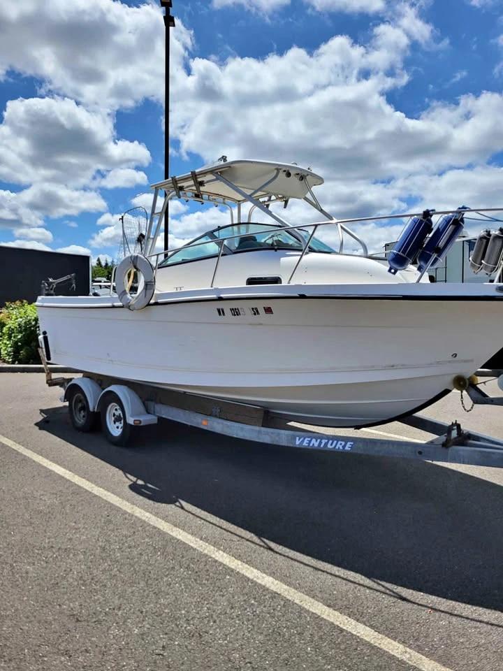 2003 23 foot Bayliner 2302 Trophy walk 2302 Walkaround