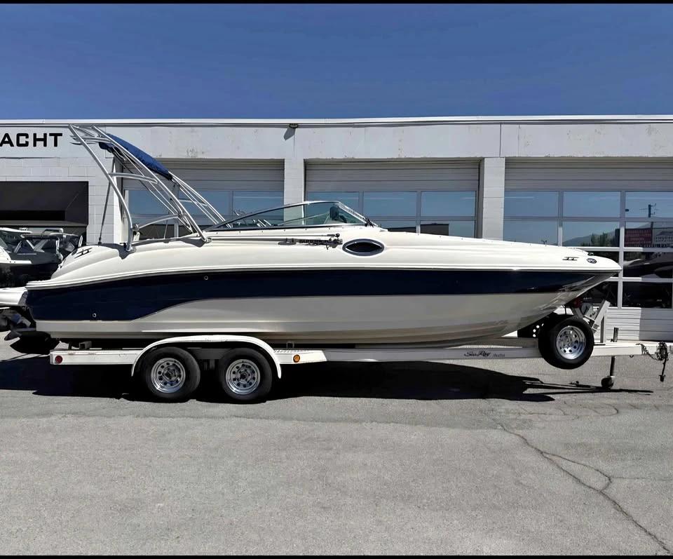 2004 Sea Ray 240 Sundeck Bowrider