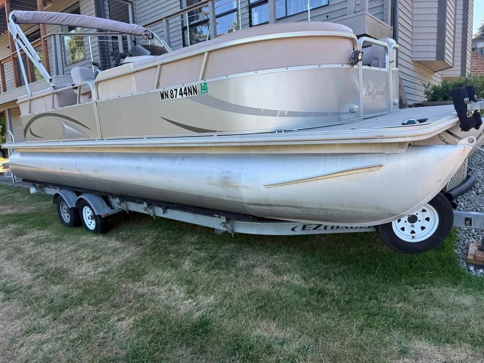 2013 Pontoon 25ft Smokercraft Sunchaser 8524 Lounger