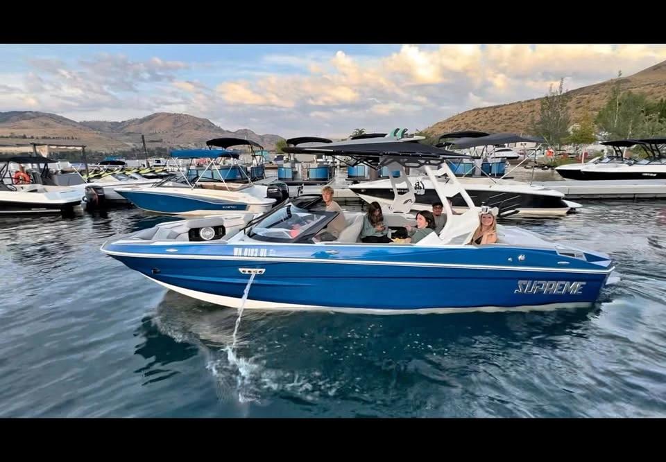 2023 Supreme s220 Supreme S220