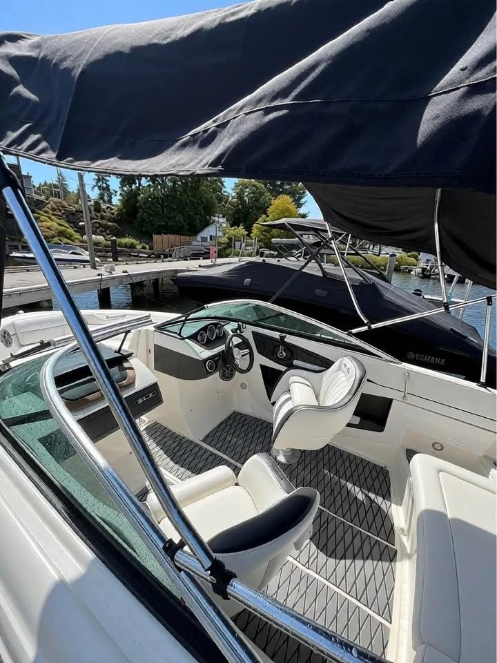 2014 Sea Ray 210 SLX – 220 Hours 210 SLX