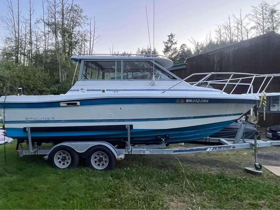 2023 Engine is rebuilt in 2023. Low hours 196 Captiva