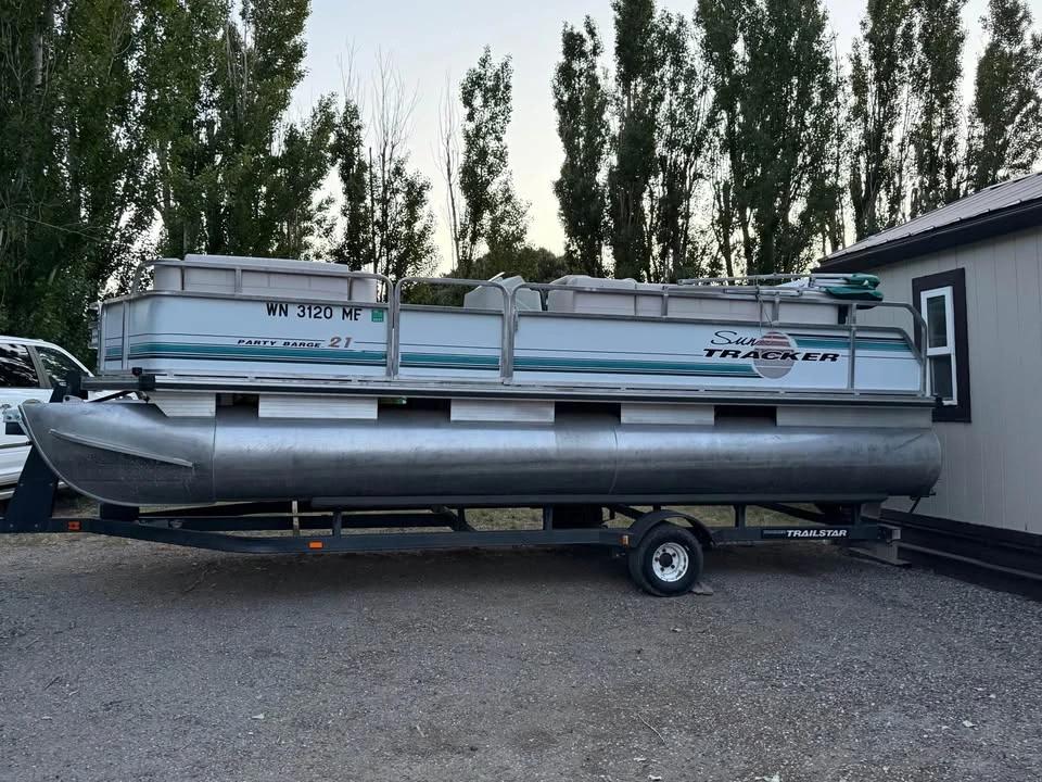 1993 1993 Pontoon 21’ Party Barge Party Barge 21