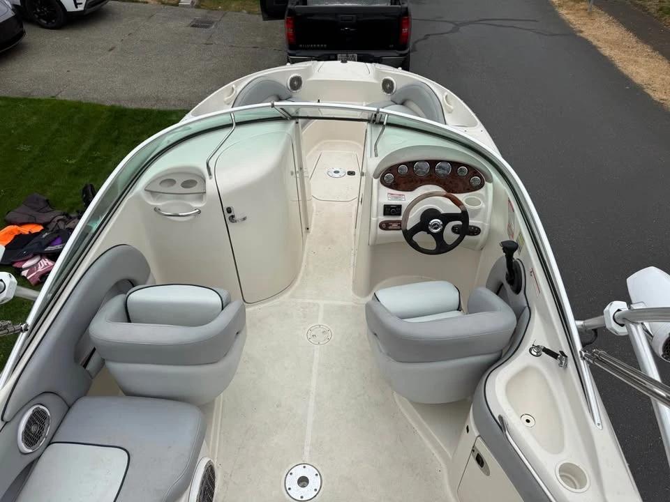 2004 searay 220 Deck