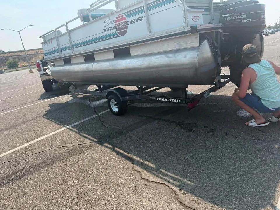 1994 suntracker party barge 21 Party Barge 21