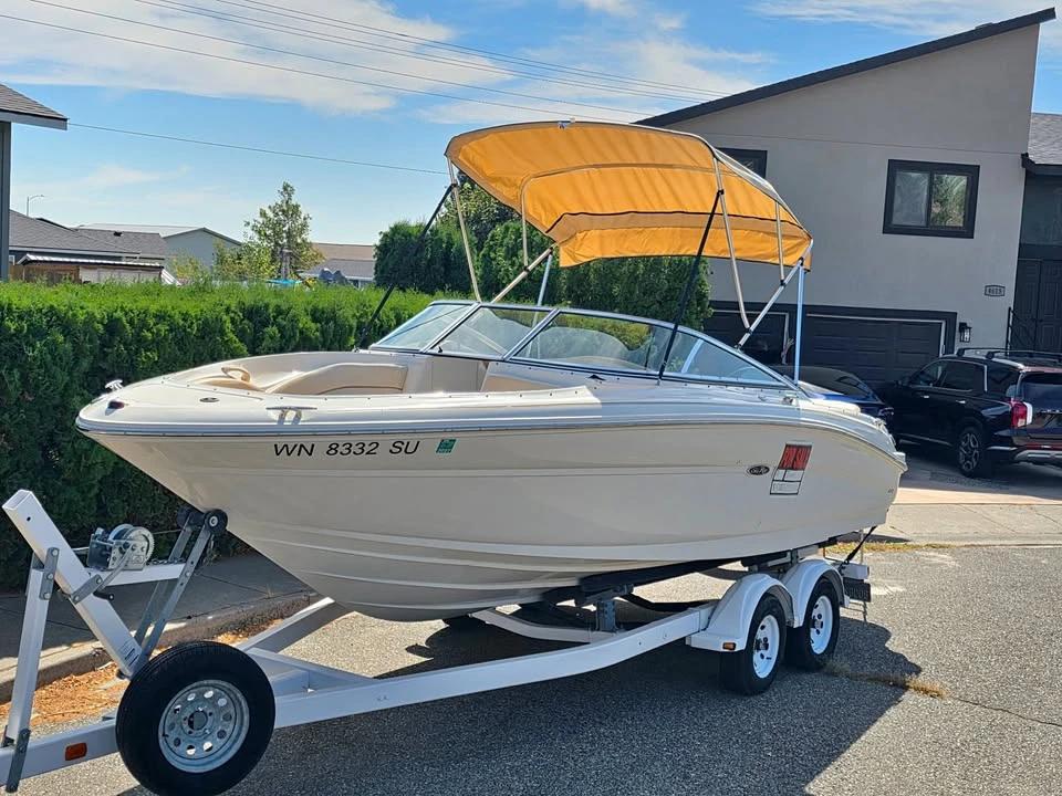 2001 Searay 230 Signature Bowrider.