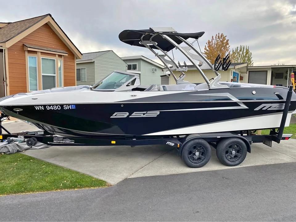 2015 MB B52