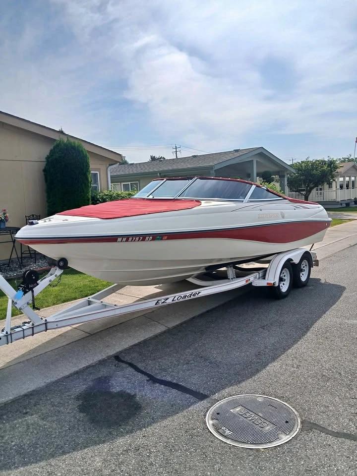 1995 Rinker 212 captiva bow rider