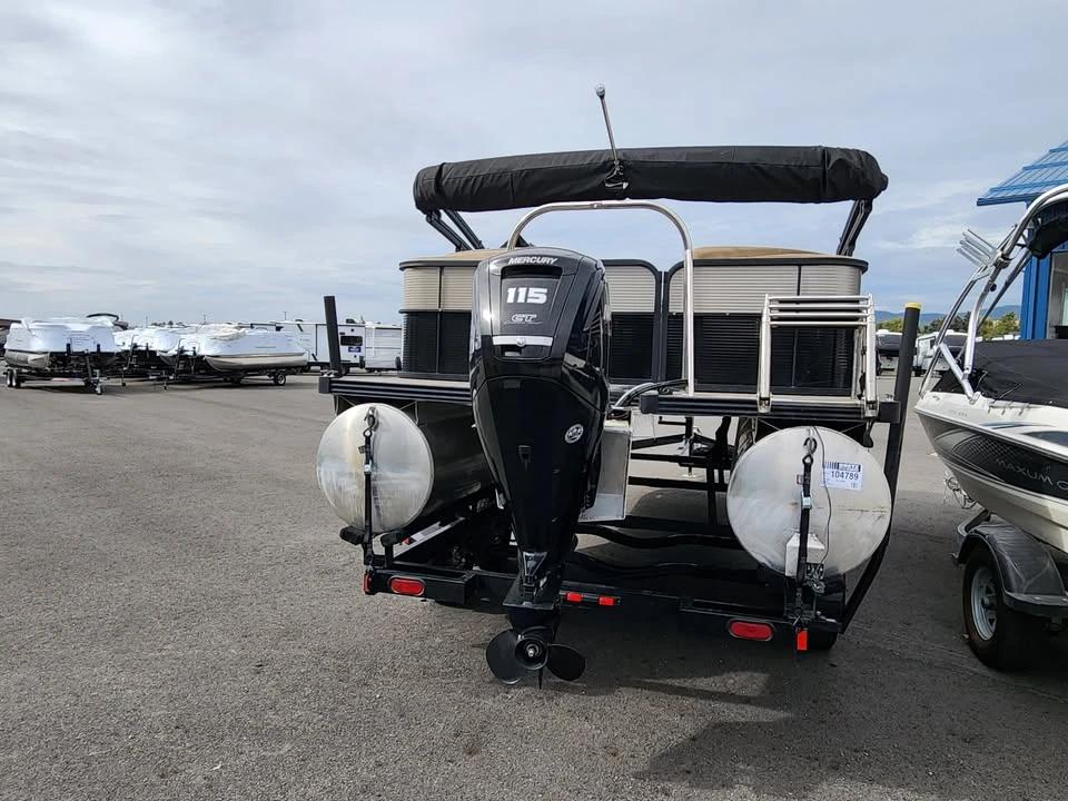 2022 Manitou Pontoon Aurora 220 LE (#104789) w/fin Manitou Aurora LE 220